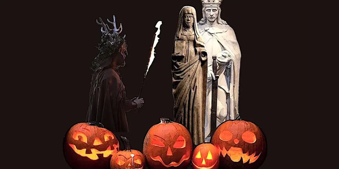 Skrämmande pumpor lyser upp mörkret inför **halloween datum**. En figur med horn och fackla står bredvid statyer av ett kungapar.