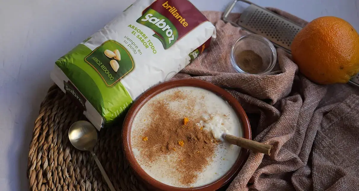 Arroz con leche cremoso, listo para disfrutar. Ingredientes: arroz Sabroz, naranja y canela. Perfecto para Thermomix.