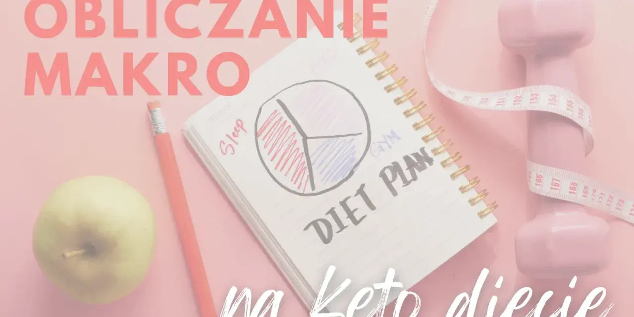 Obliczanie makro na diecie keto: notatnik z planem żywieniowym, jabłko, ołówek, hantle i miarka.