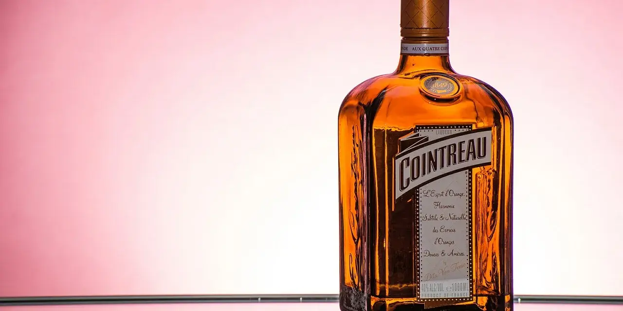 Cointreau: Z czym pić? Klasyczne i nowoczesne drinki przepisy!