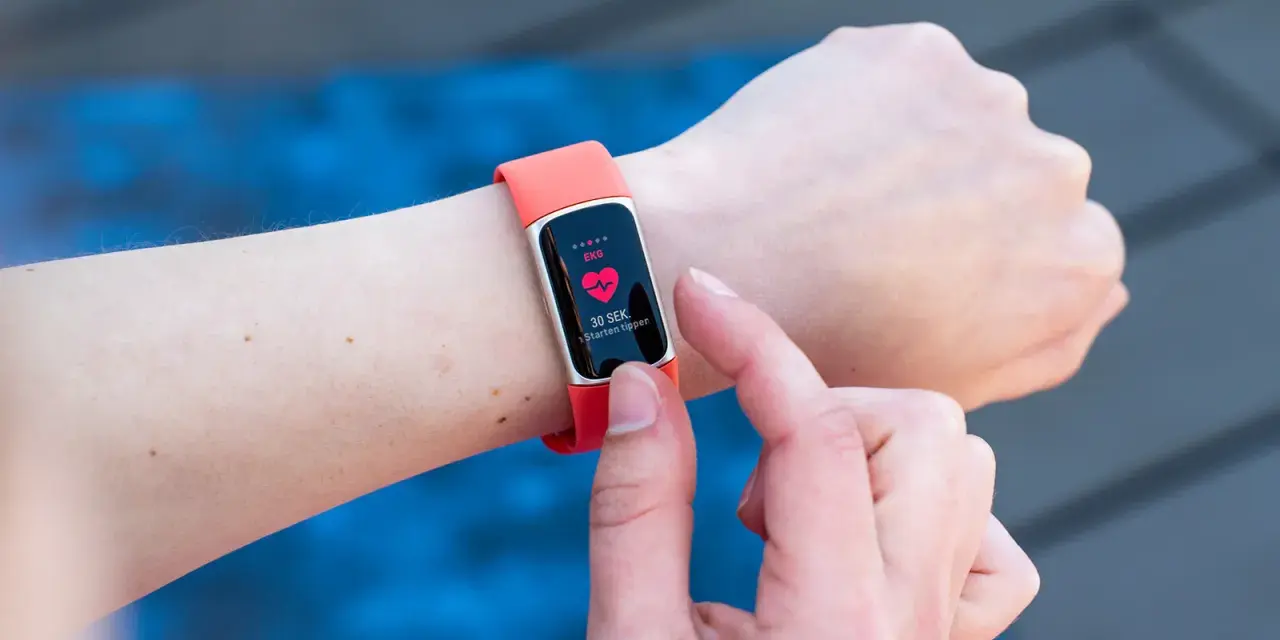 Fitbit Charge 6 neu starten: EKG-Messung wird gestartet.