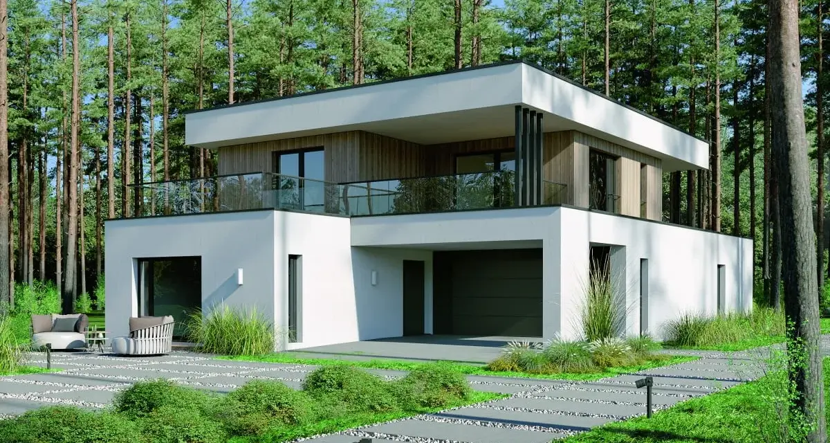 Nowoczesny dom 200m2 w otoczeniu sosnowego lasu. Biała bryła z drewnianymi elementami, taras z przeszkloną balustradą i podjazd z kamiennymi płytami.