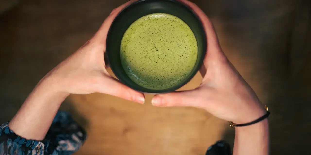Najlepsza matcha: Jak nie dać się oszukać? Poradnik zakupowy
