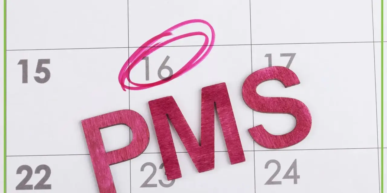 Litery "PMS" na kalendarzu. Dzień 16 zaznaczony kółkiem. Czy to objawy zagnieżdżenia zarodka?