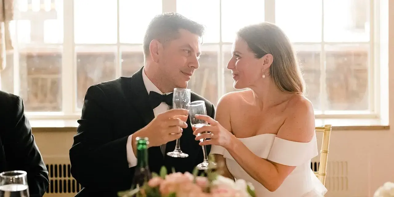 Co grać na weselu? DJ, zespół i playlista, która porwie gości!