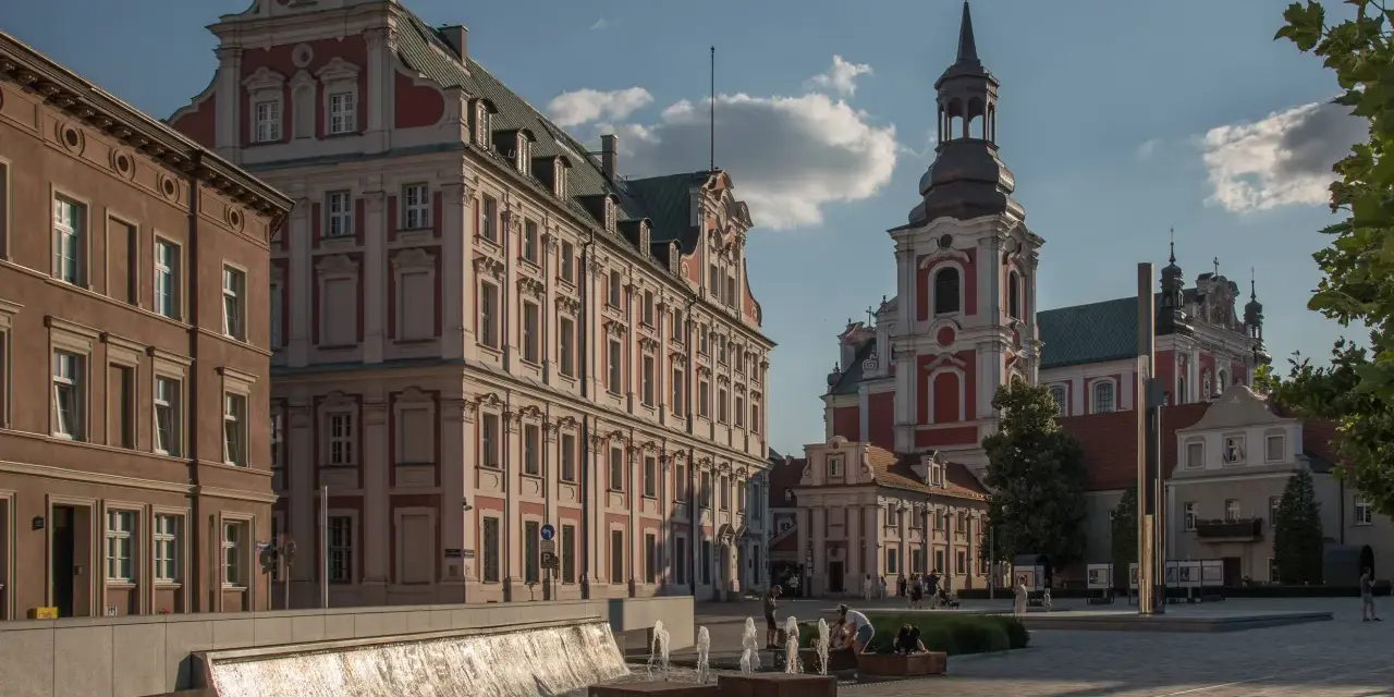 Poznań: Co zwiedzić? Od Koziołków po Rogala Twój plan podróży!