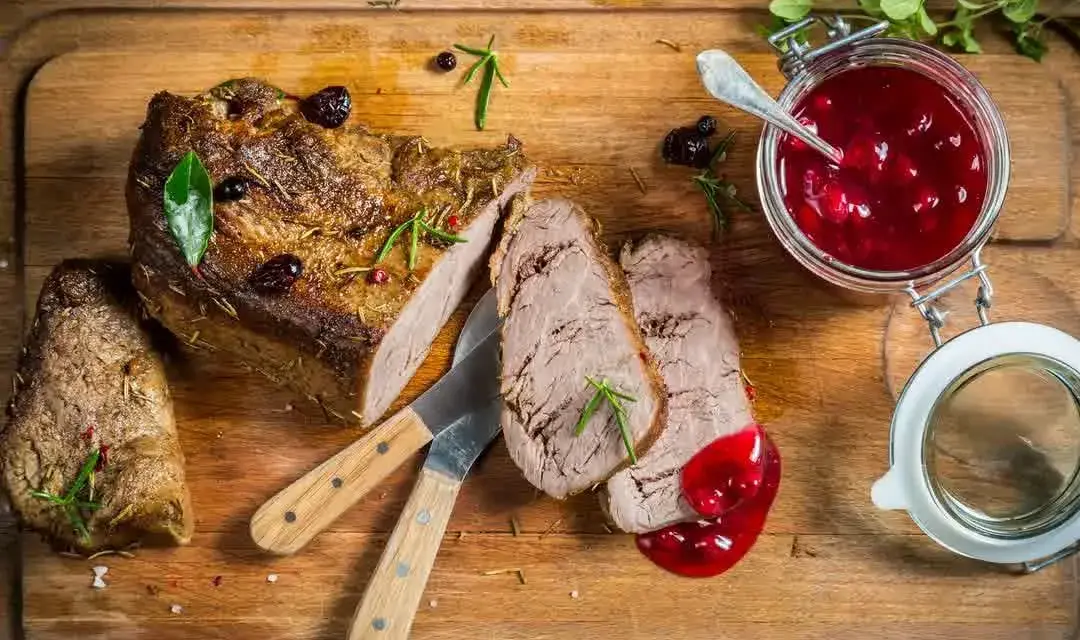Z czym podawać dziczyznę, aby zachwycić smakiem i aromatem?