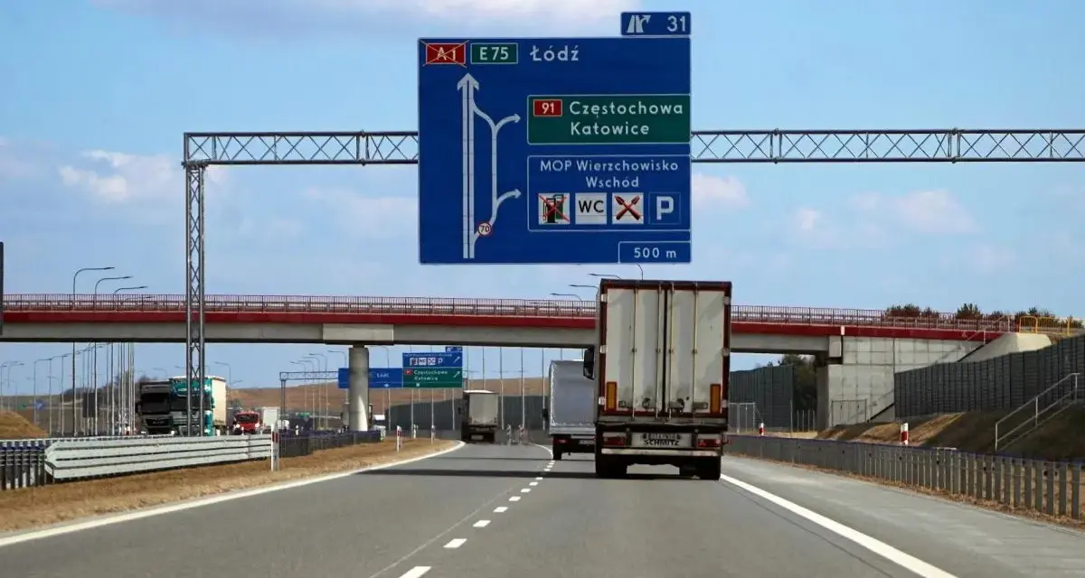 Droga ekspresowa z tablicą kierunkową A1, E75, Łódź, Częstochowa, Katowice.