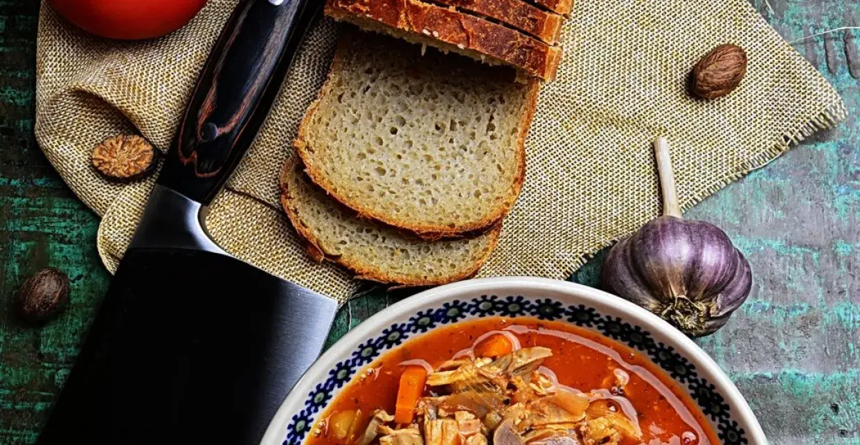 Przepisy na flaczki z żołądków drobiowych, które zachwycą każdego smakosza