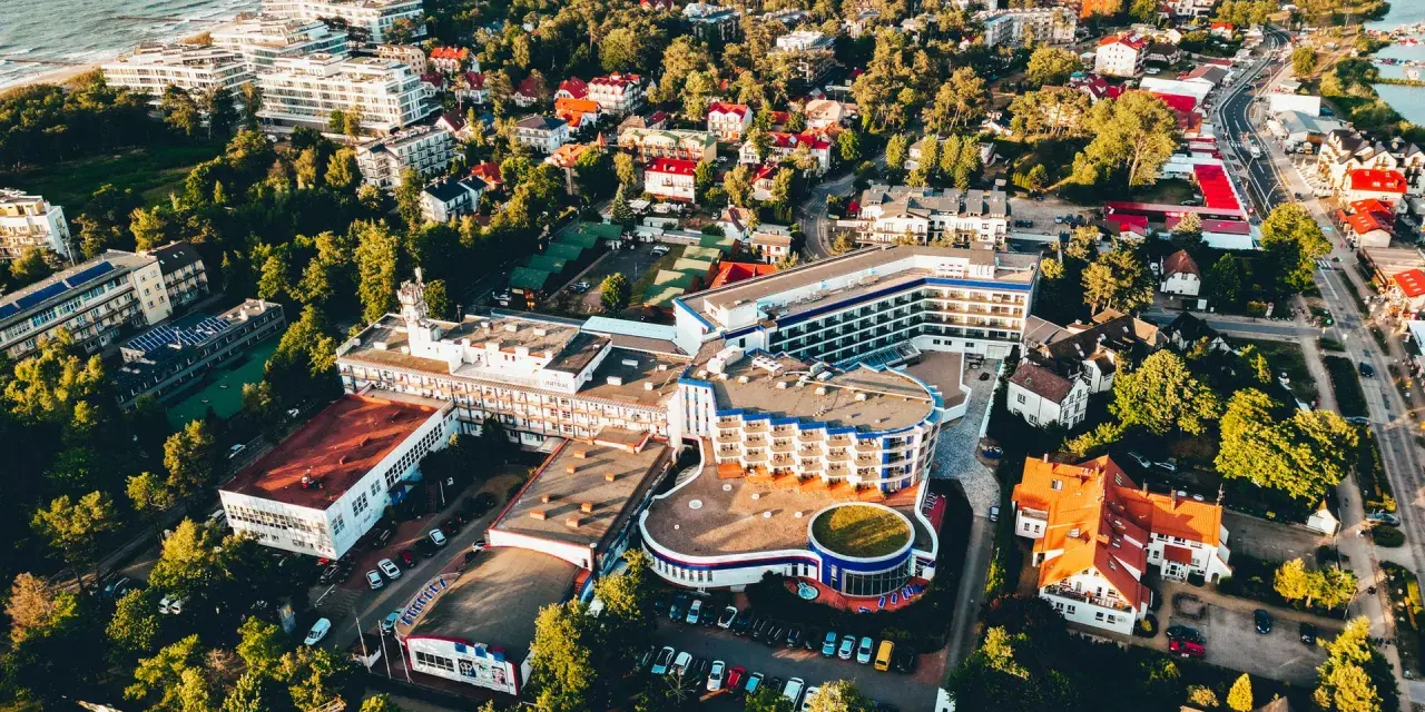 Warszawa Mielno: Jak dojechać? Koszty, czas, rekomendacje!