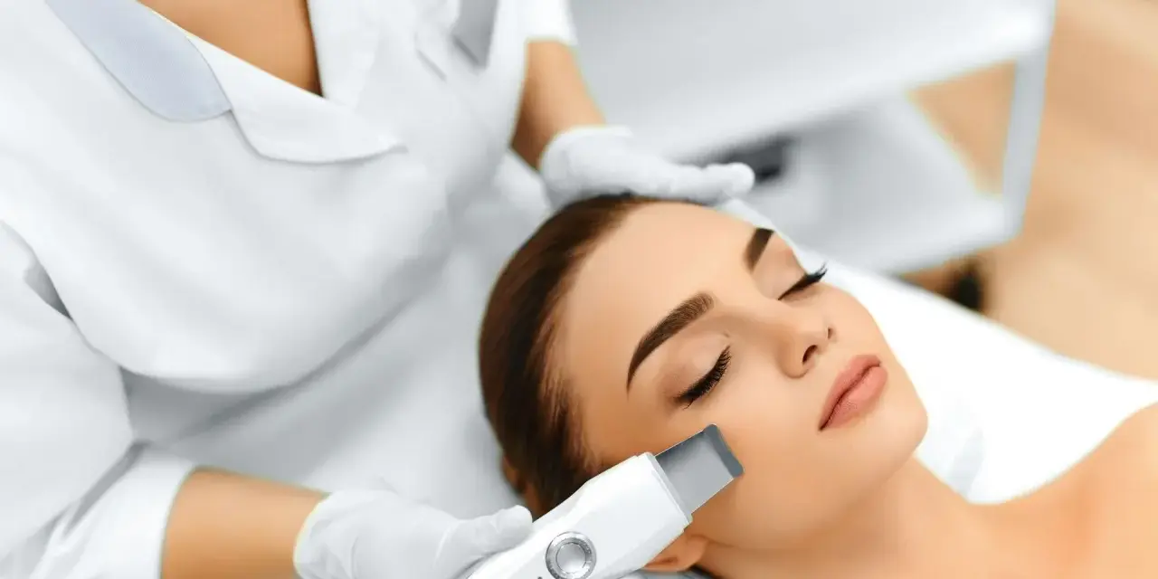 Peeling kawitacyjny w domu: Idealna cera bez wizyty u kosmetologa