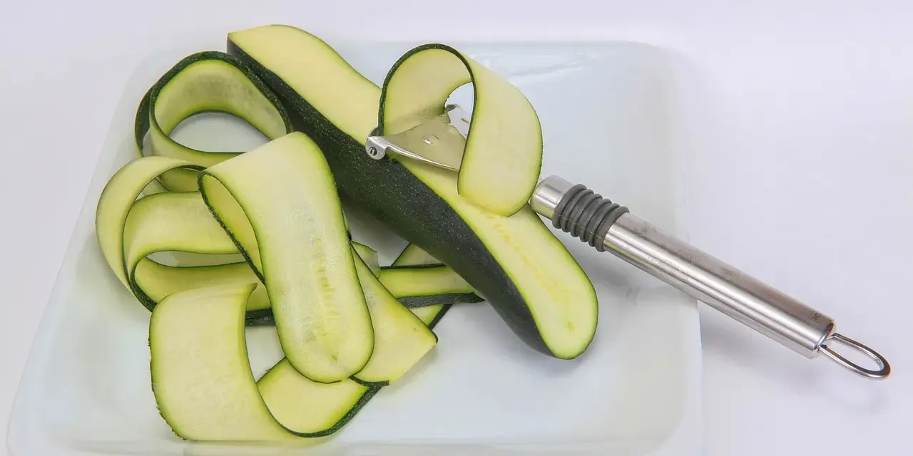 Makaron z cukinii bez spiralizera? Proste triki i koniec z wodą!