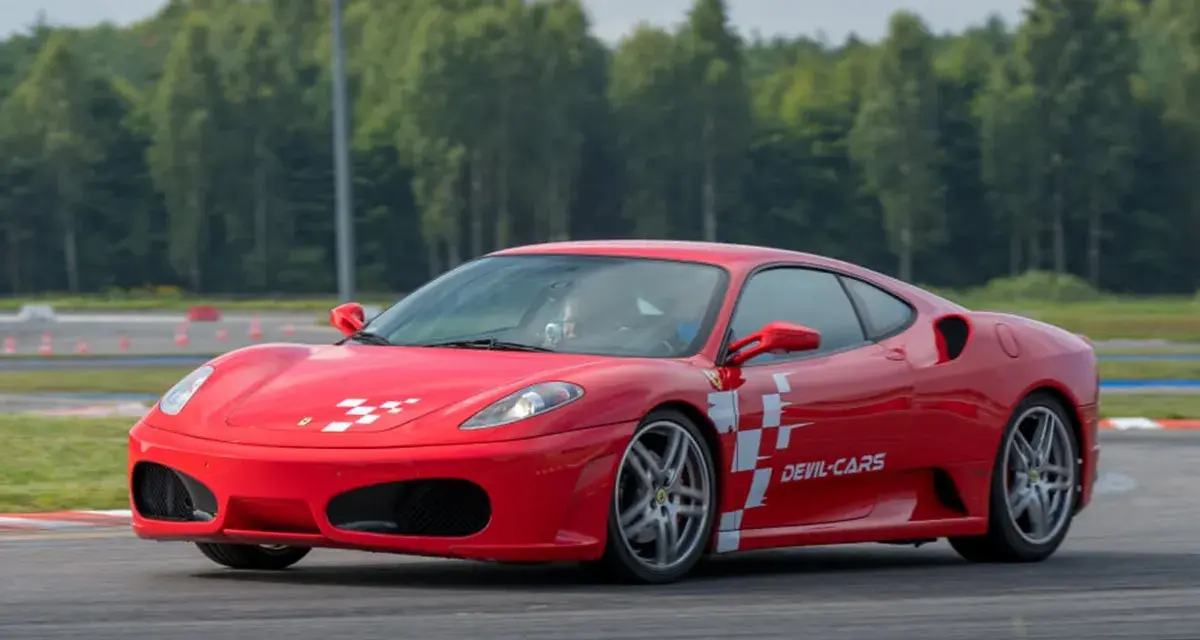 Poczuj się jak właściciel Ferrari: luksusowe doświadczenia i emocje
