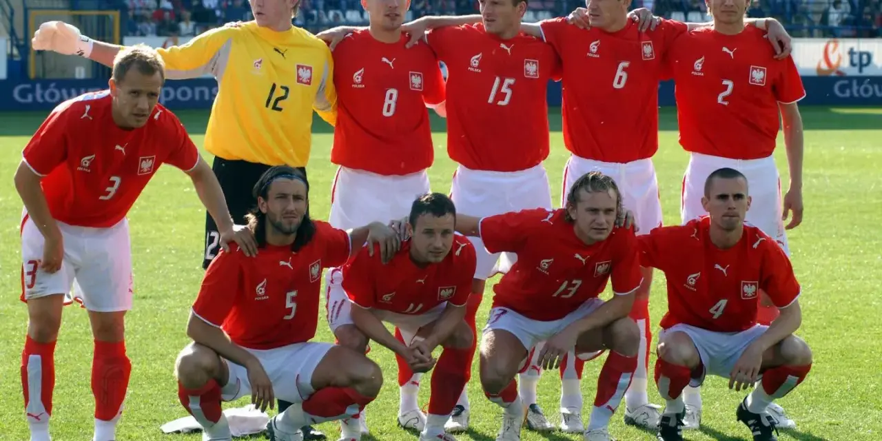 Piłkarze reprezentacji Polski, jak na polskiej wyspie owczej, gotowi do gry.