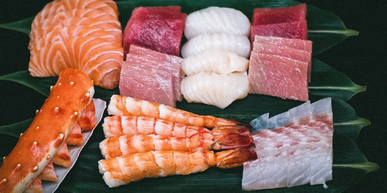 Frischer Fisch und Meeresfrüchte, ein Festmahl für die Sinne. Hier gibt es den besten "the catch berlin" für Sushi-Liebhaber.