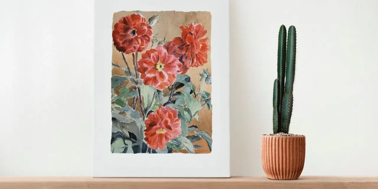 Peinture de dahlias rouges sur fond ocre, avec un cadre blanc. Le **taille cadre tableau** met en valeur la beauté des fleurs.