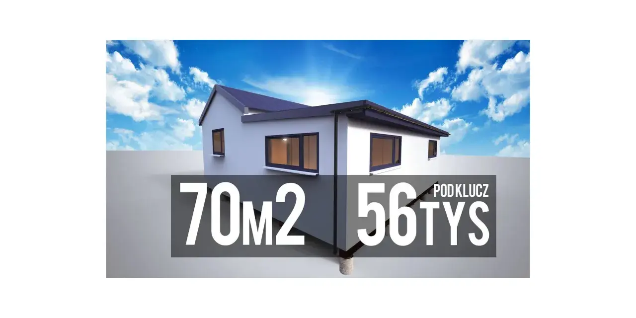 Koszt budowy domu 70m2 pod klucz to 56 tysięcy. Nowoczesny, biały dom z ciemnym dachem i oknami, na tle błękitnego nieba z chmurami.