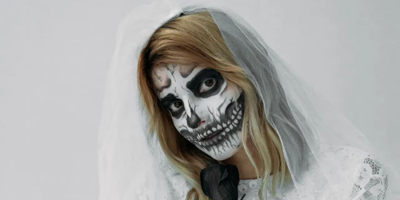 Skelett Make-up meistern: Schritt-für-Schritt zum Wow-Effekt