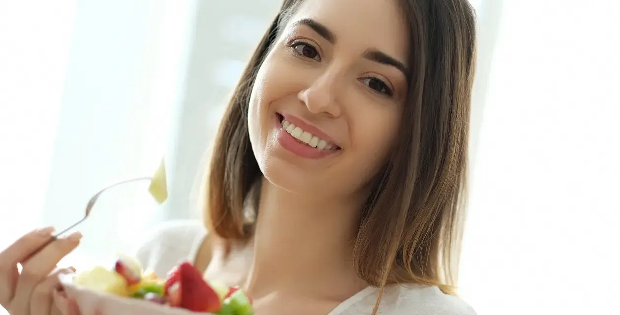 Kiedy bezpiecznie jeść po dentyście? Plomba, wyrwanie, wybielanie
