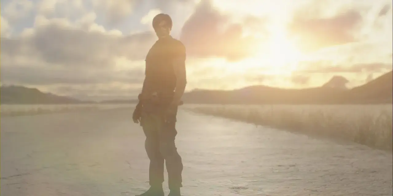 Leon S. Kennedy, protagonista de Resident Evil 2 Remake, se alza en un camino desolado al amanecer, listo para enfrentar lo que venga.