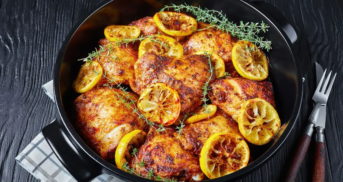 Ugnsbakad kyckling med citron och timjan, ett perfekt middagstips vardag.