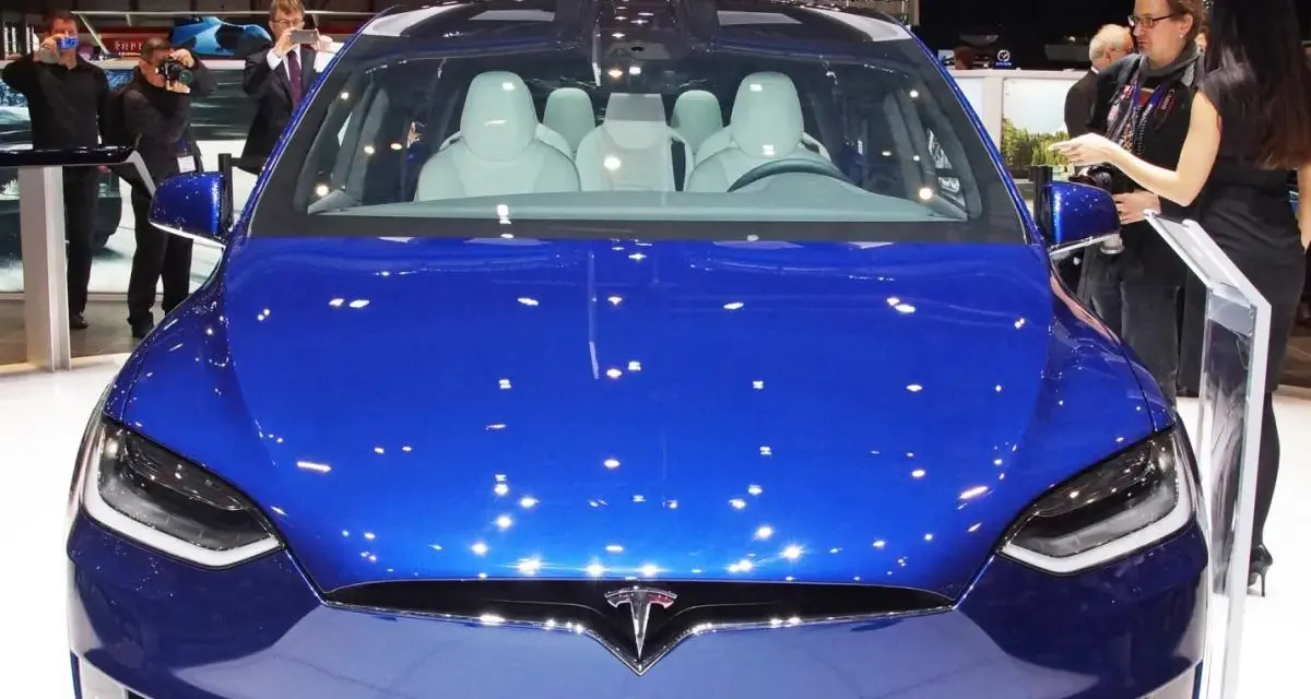 Tesla Model X: Leistungsstark, innovativ und teuer – lohnt sich der Kauf?