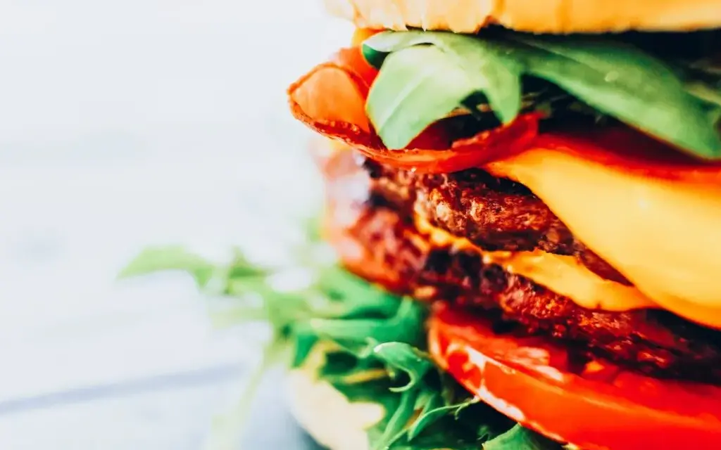 Dodatki do burgera: 20+ pomysłów na burgera jak z restauracji