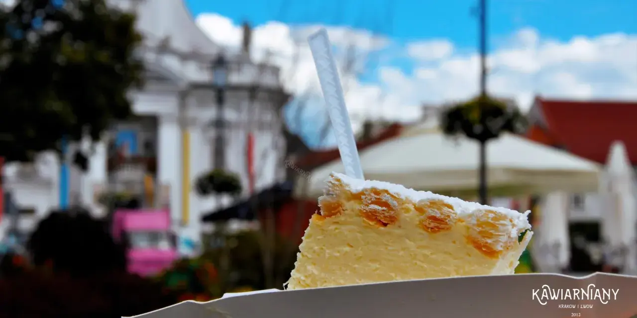 Wadowice: Gdzie zjeść? Najlepsze kremówki, obiady i pizza!
