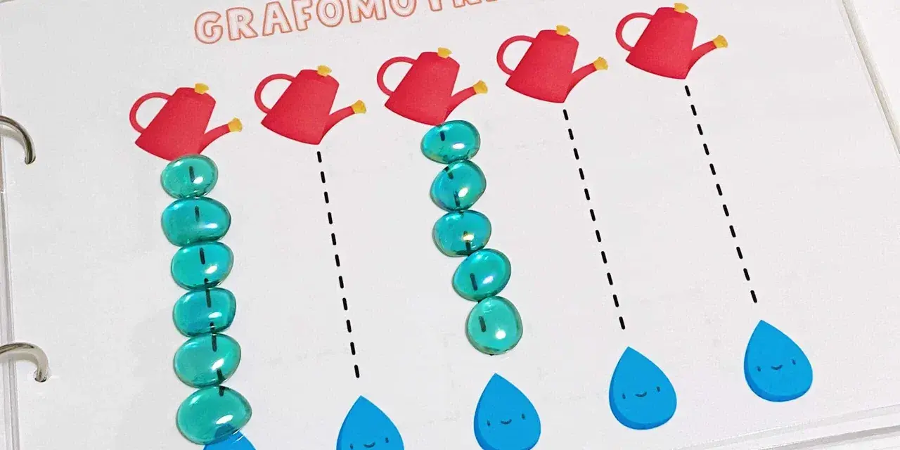Actividad de grafomotricidad divertida: regaderas rojas vierten gotas de agua con caritas sonrientes. ¡Aprender a trazar líneas es un juego!