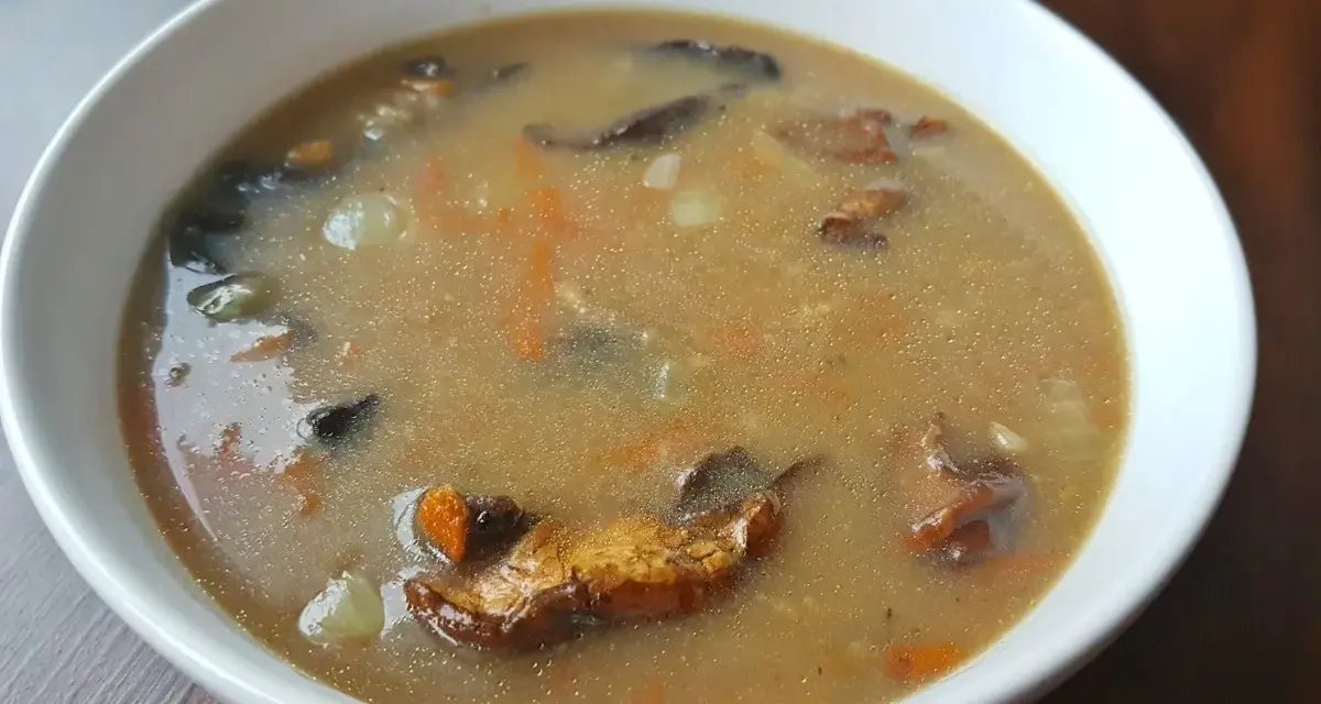 Zupa grzybowa z suszonych grzybów: Perfekcyjny przepis krok po kroku