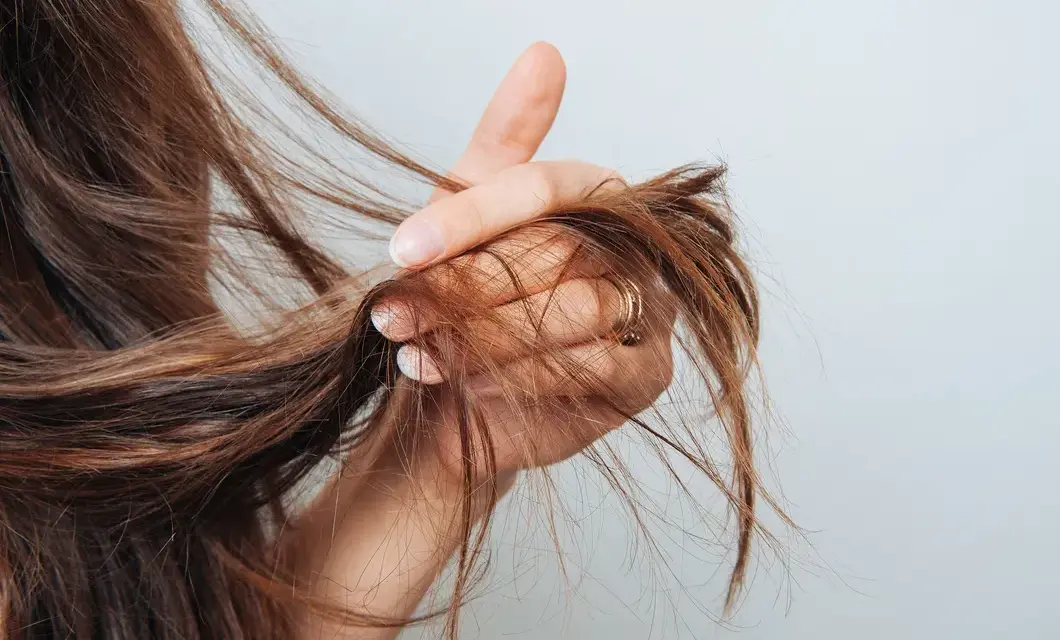 Strohige Haare: Ursachen und effektive Tipps zur Verbesserung