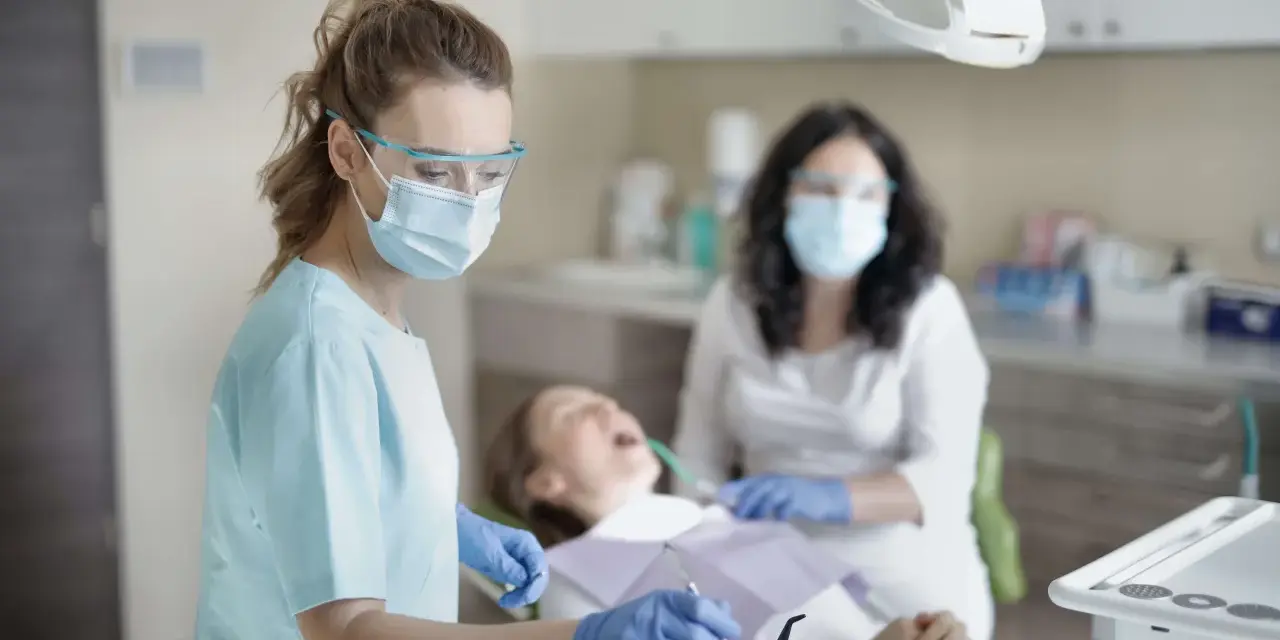 Dentysta: Co zdradza Twoja jama ustna? Pełny przegląd zdrowia!