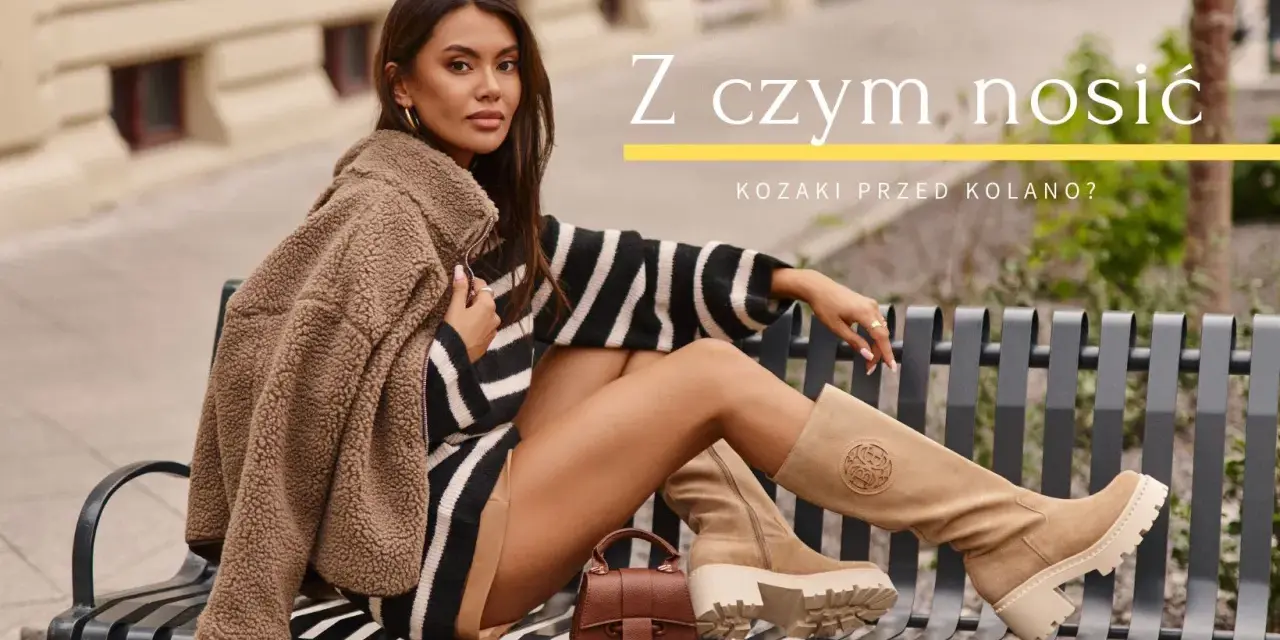 Kobieta w beżowych kozakach przed kolano, w stylizacji z kamizelką i sukienką w paski, pokazuje, z czym nosić kozaki przed kolano.