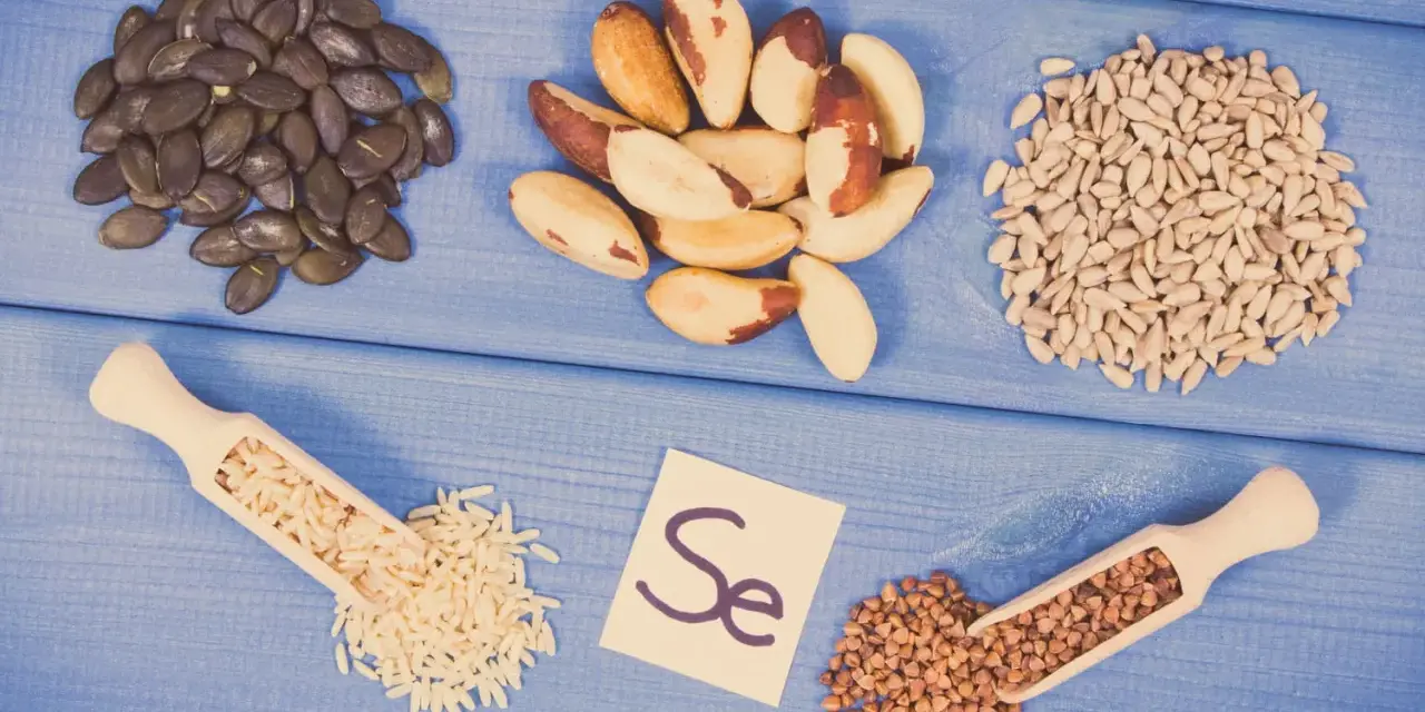 Graines de citrouille, noix du Brésil, graines de tournesol, riz, sarrasin et la carte "Se" symbolisant le sélénium. Découvrez les sélénium bienfaits !
