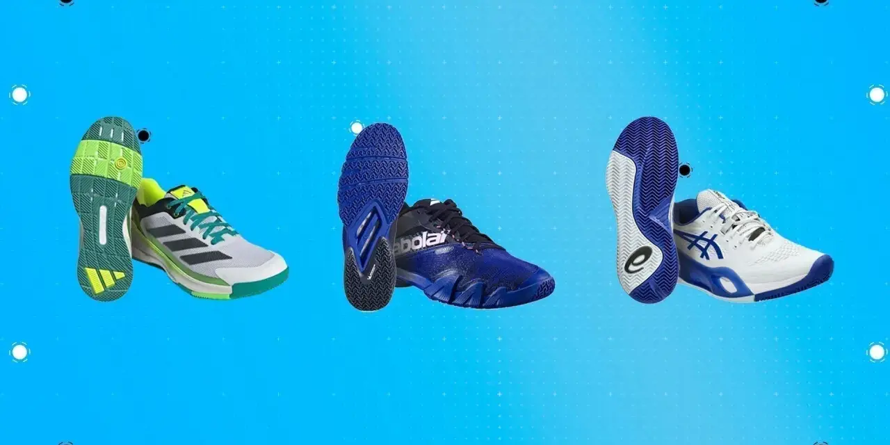 Tre paia di scarpe sportive, con suole in evidenza, mostrano diversi tipi di scarpe per il tennis.