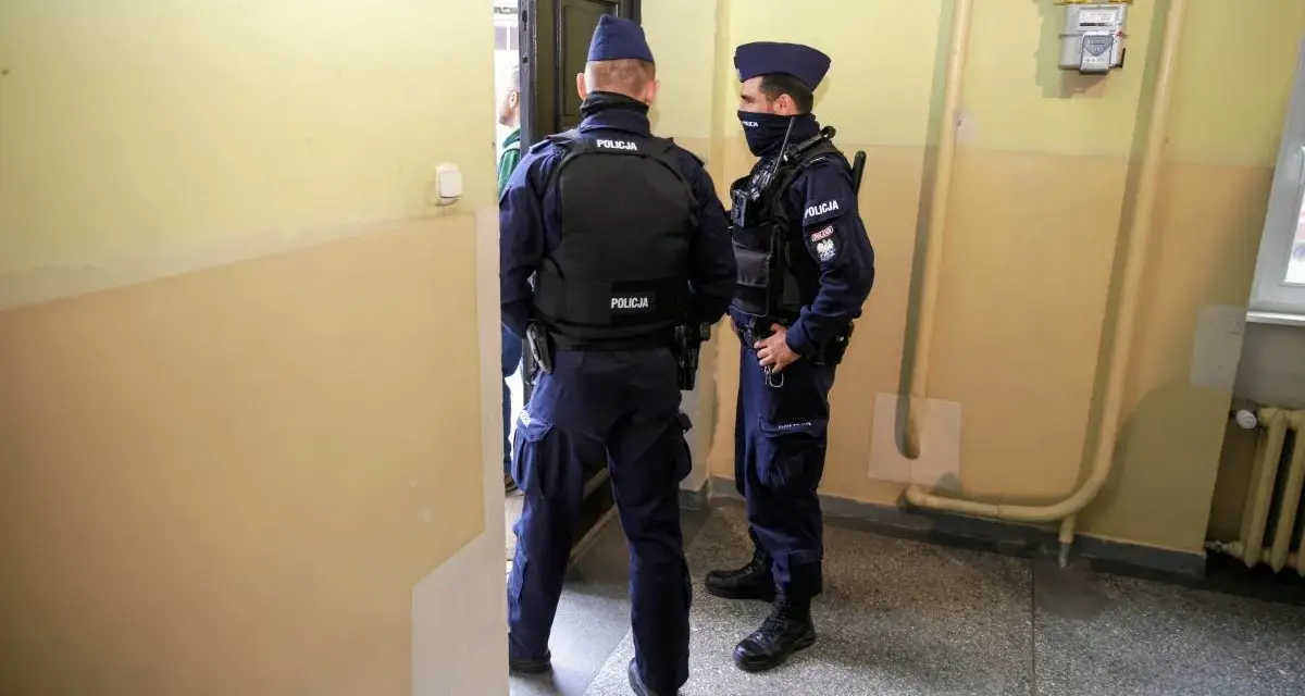 Czy policja może wyrzucić z mieszkania? Poznaj swoje prawa i obowiązki