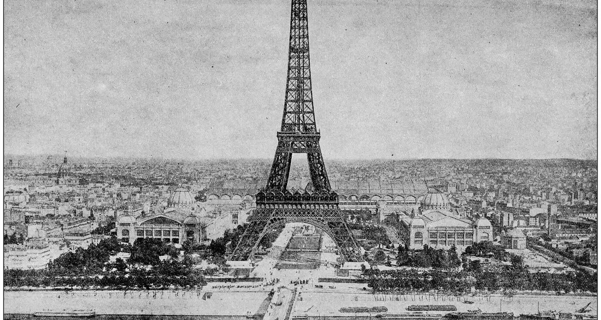 La Torre Eiffel, un icono de París, se alza majestuosa sobre la ciudad. Su historia, ligada a la Exposición Universal de 1889, la convierte en un símbolo de progreso e ingeniería.