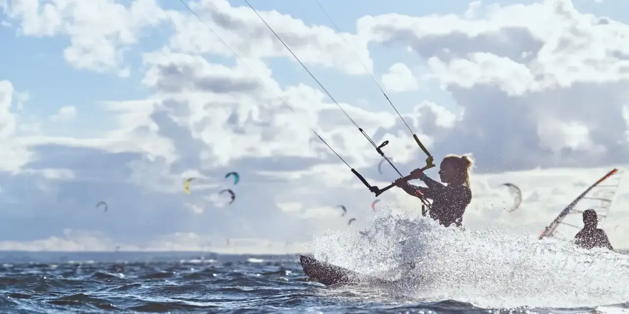 Kitesurfing: Od czego zacząć? Kurs, koszty, Hel kompletny poradnik