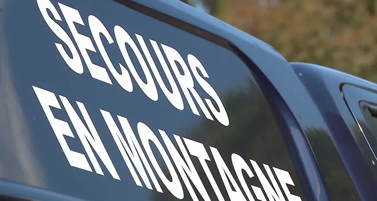 Véhicule de secours en montagne, prêt à intervenir sur le GR20, même en cas de mort.