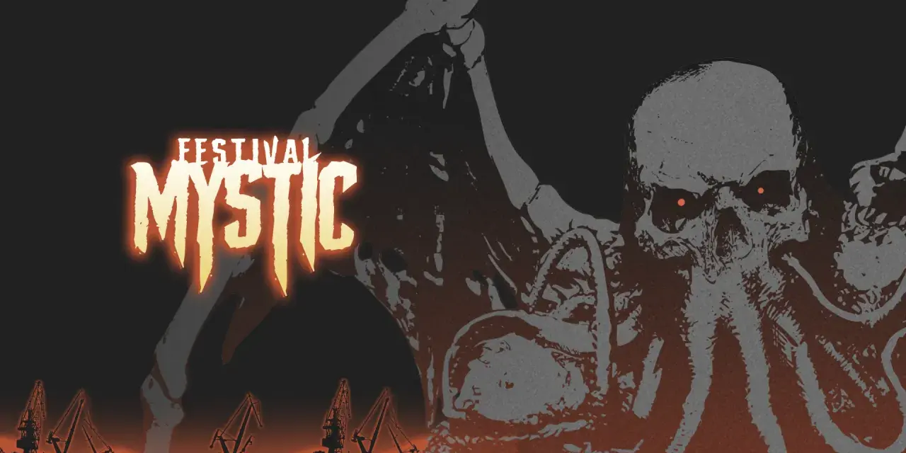 Mroczna wizja potwora z mackami i płonącymi oczami, zapowiadająca **mystic festival 2026**. W tle portowe dźwigi.