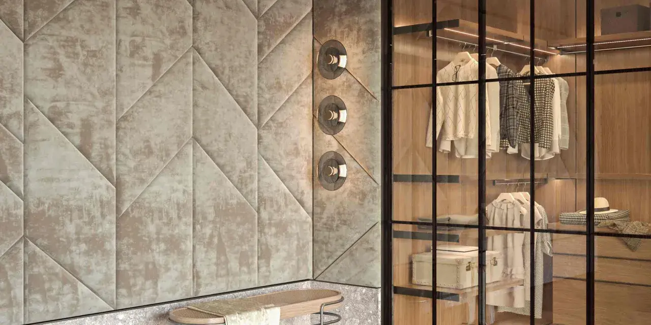 Ingresso con boiserie moderne imbottite, panchina in legno e rattan, e cabina armadio a vista con illuminazione integrata.