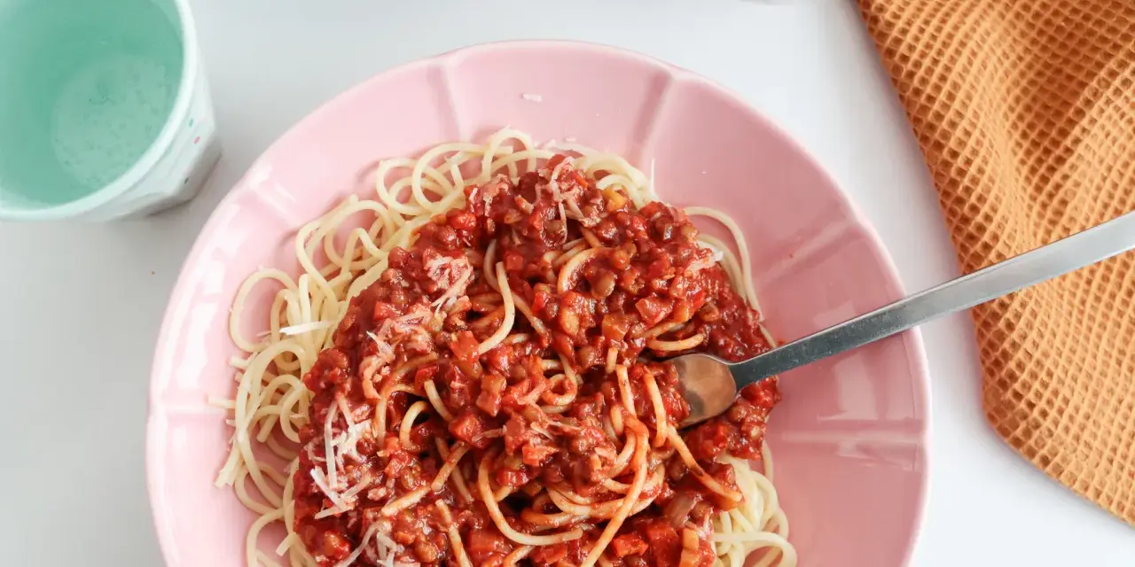 Spaghetti po bolońsku: prosty przepis na pyszne danie bez błędów