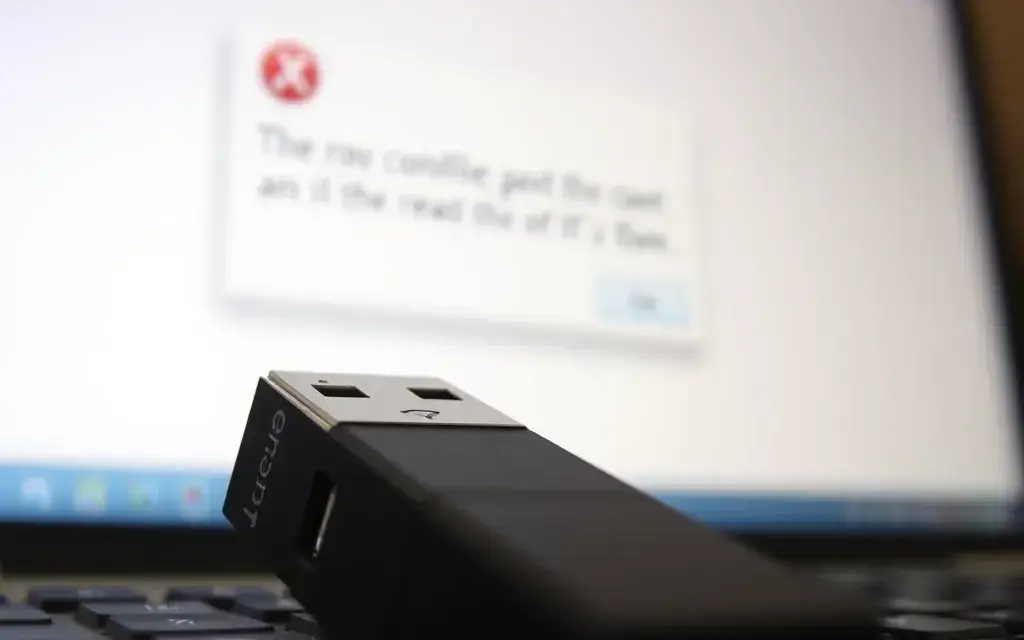 Jak znaleźć pendrive na komputerze, gdy nie jest widoczny? Sprawdź to!
