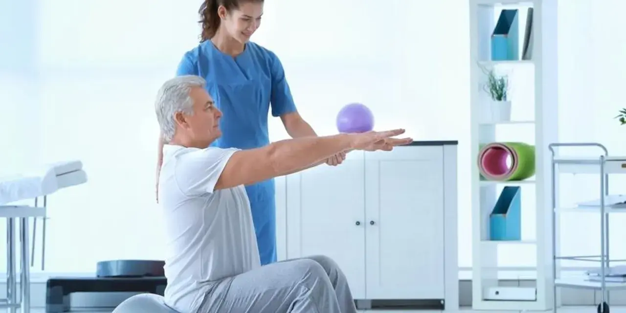 Skierowanie do fizjoterapeuty: NFZ wymaga, prywatnie nie!