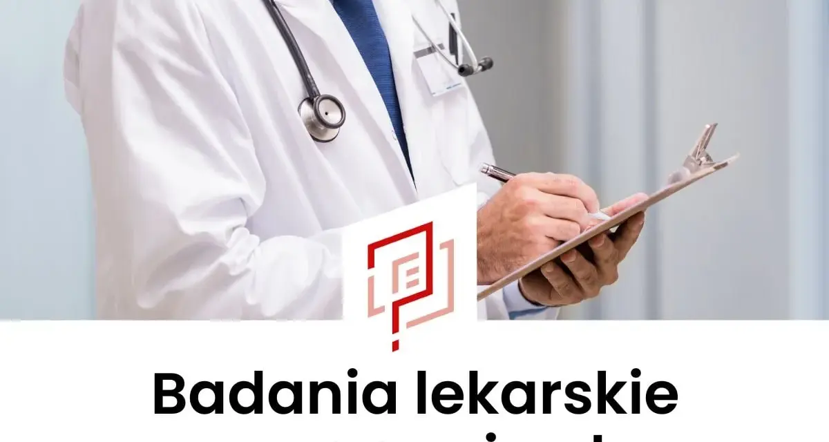 Lekarz w białym kitlu z notatnikiem i stetoskopem. Dowiedz się, jak wyglądają badania na prawo jazdy.