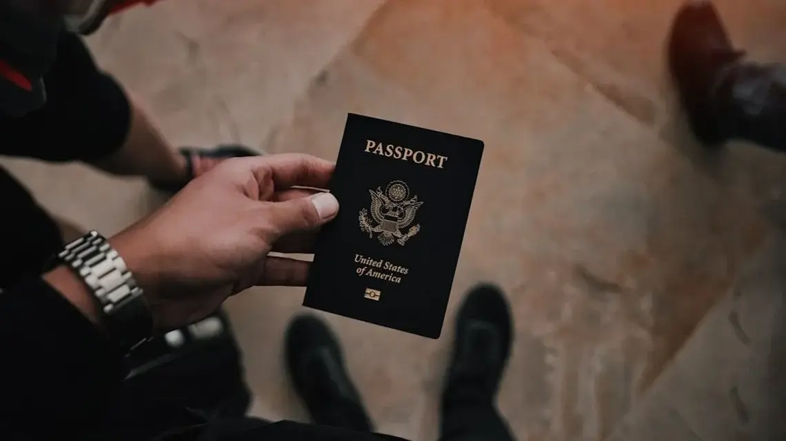 Paszport w Polsce: Jak sprawnie wyrobić? Krok po kroku i bez kolejek