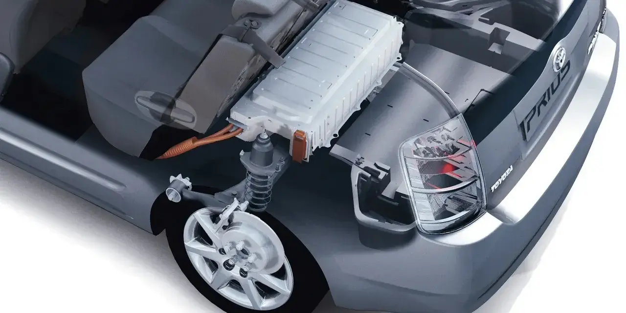 Ile wytrzymuje bateria w hybrydzie Toyoty? Fakty, które musisz znać