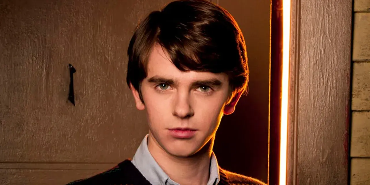 Freddie Highmore w serialu "The Good Doctor". Jego role w filmach i serialach to prawdziwe perełki.