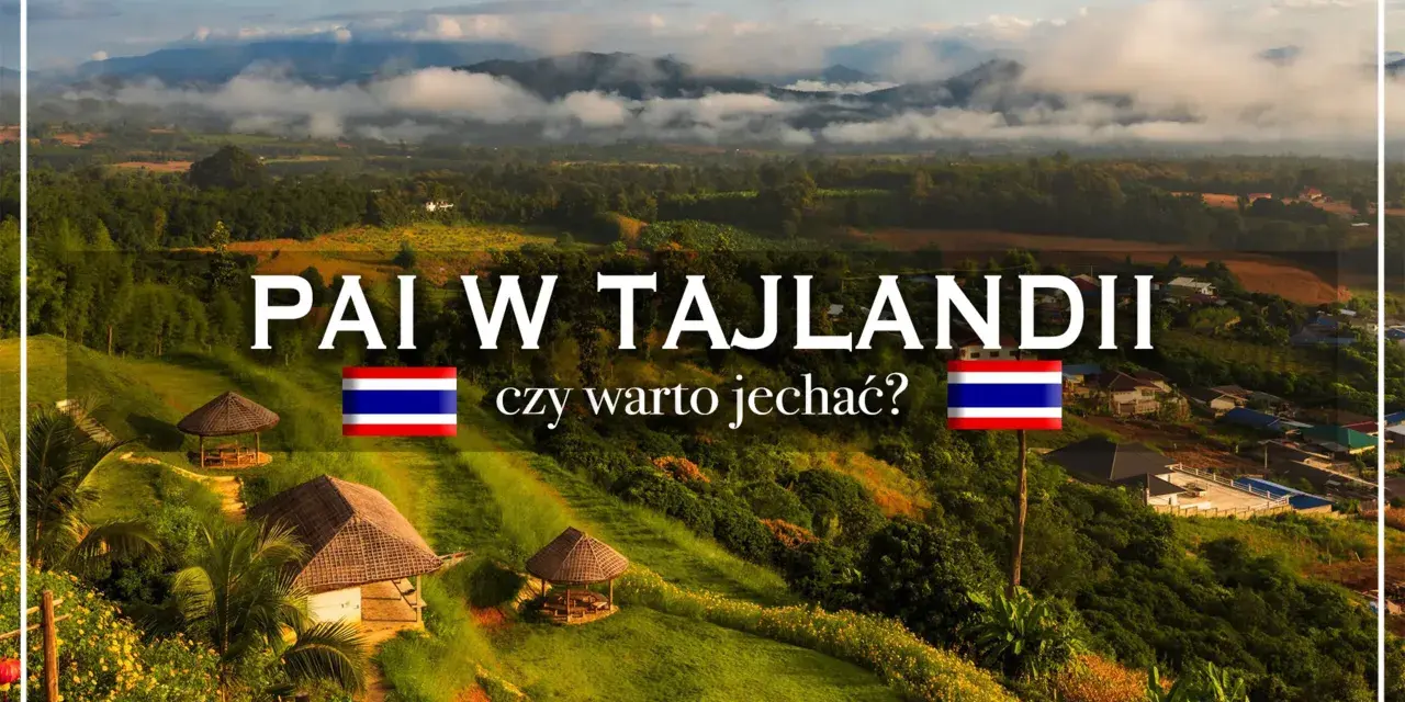 Krajobraz z Pai w Tajlandii, z zielonymi wzgórzami, domkami i mgłą w tle. Czy warto tam jechać?