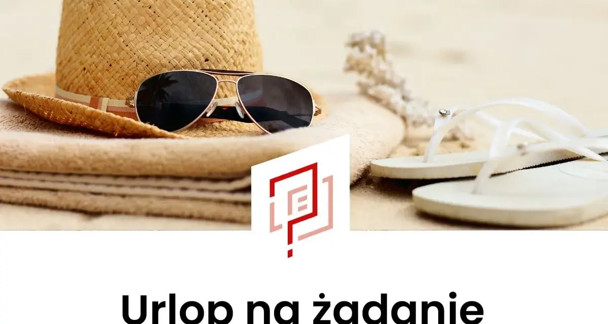 Słomkowy kapelusz, okulary przeciwsłoneczne i klapki na plaży. Idealny zestaw na urlop na żądanie.